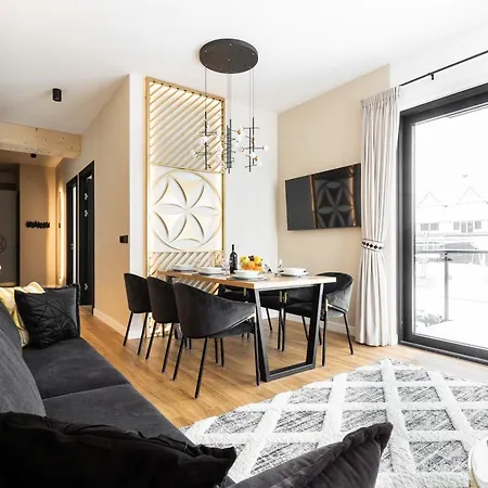 Daire Goralski Family & *